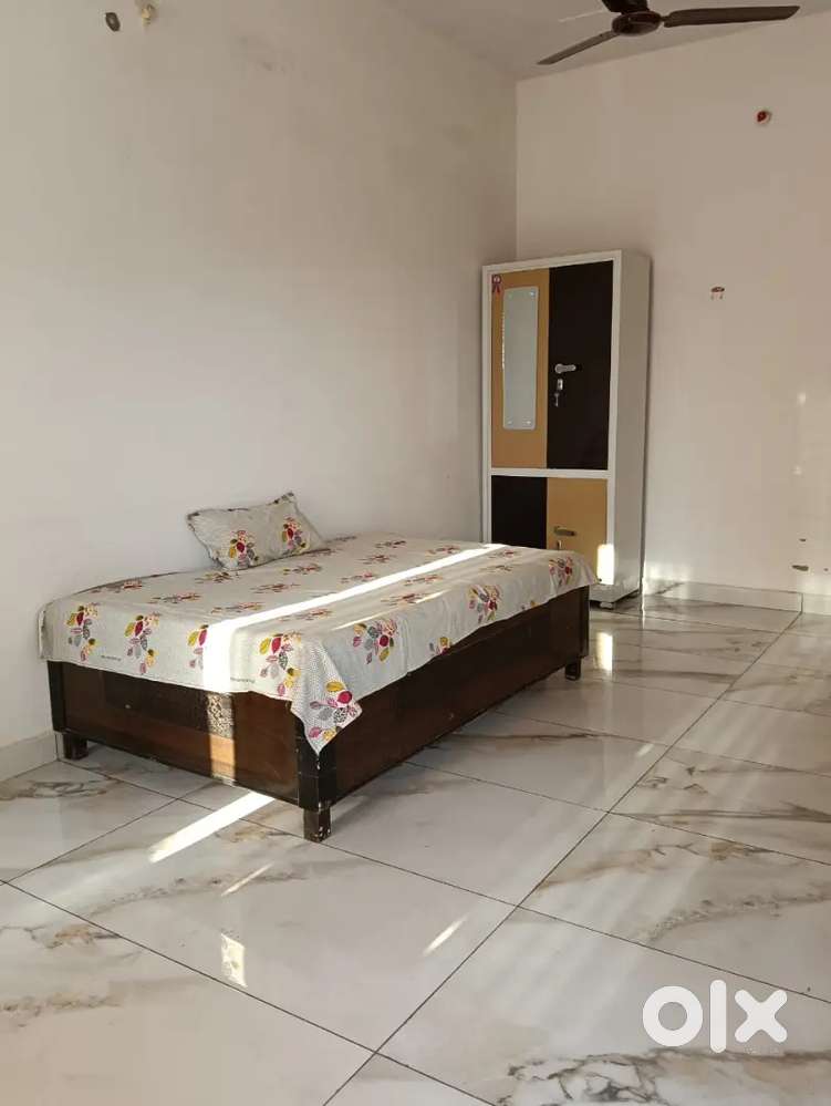 3bhk room for pg. Family . bachelors