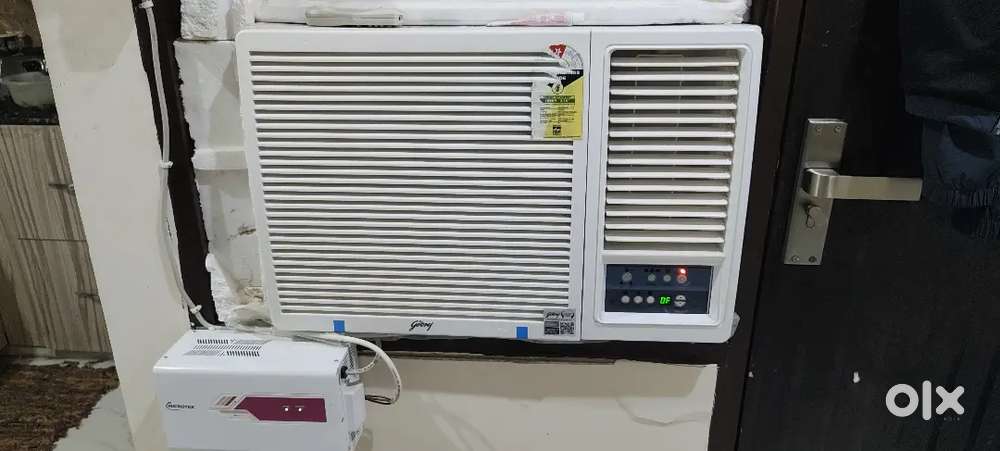 Godrej 1.5 ton window AC 5month old in waranty new connection