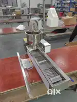 Donut making machine