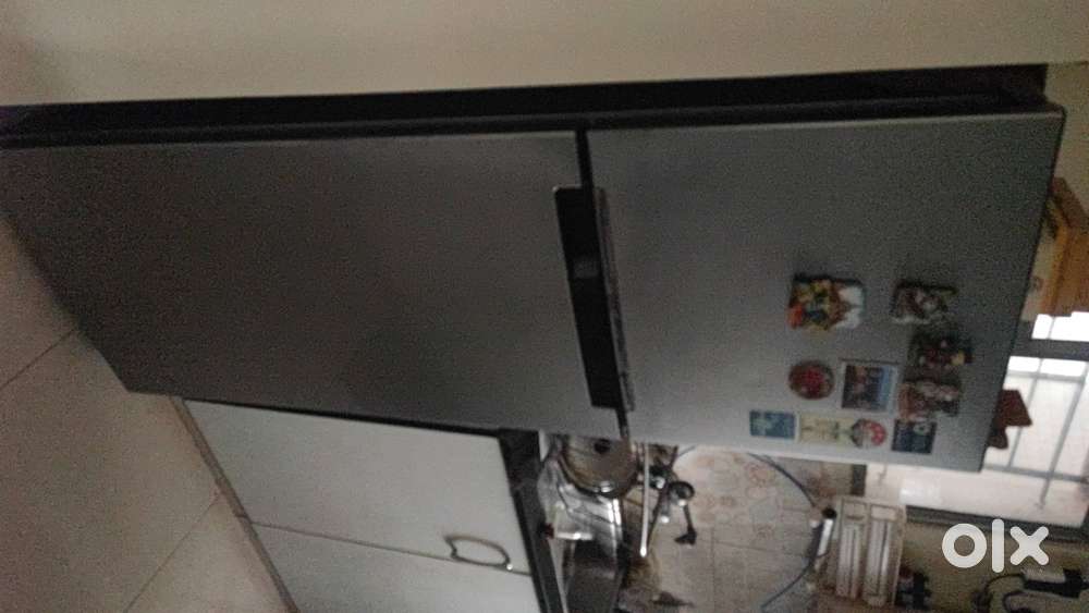 Samsung refrigeeator 275 L 4 star 2015 model. Very new appearance.