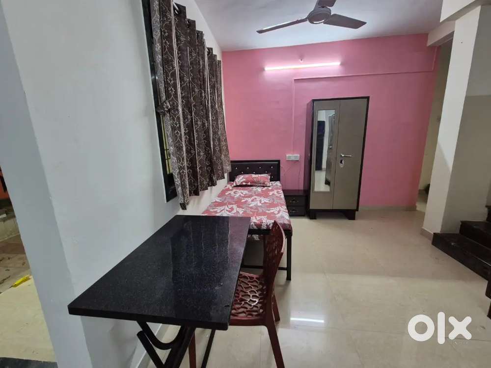 IN MALAD WEST Premium furnished pg ac non ac available at prime spot