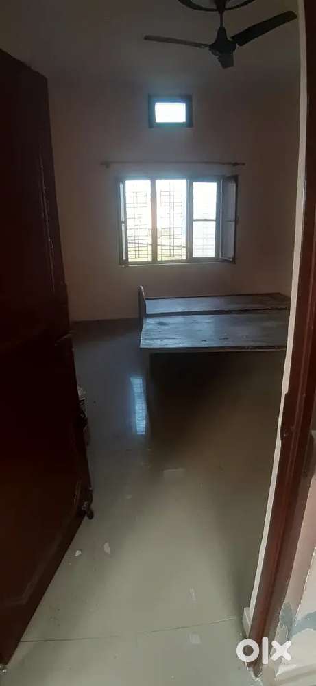 SINGLE ROOM SET FOR RENT