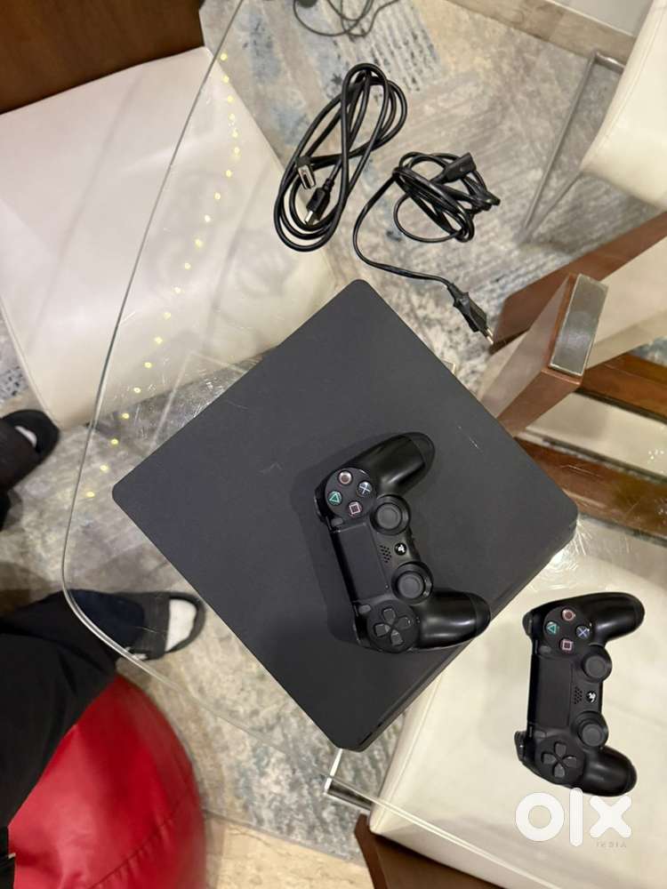 Playstation 4 slim (1tb) - dual controller