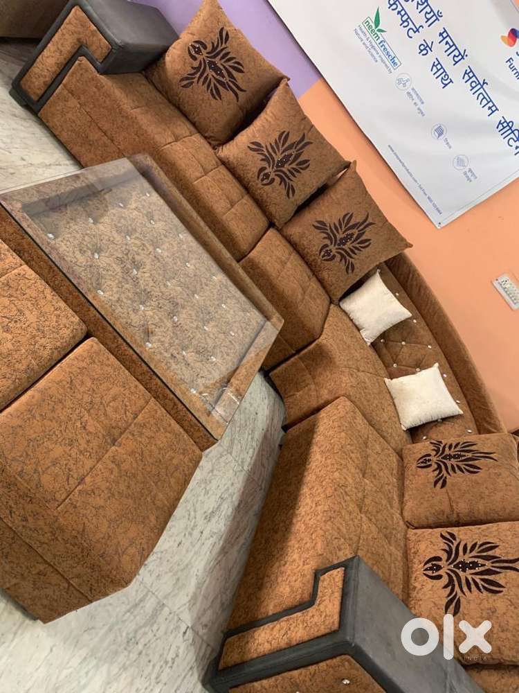 Sofa set 7 seater in super condition only 1-2 year.