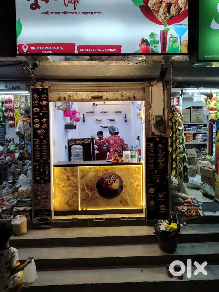 Sundar paribeshe station pase dokan bikri