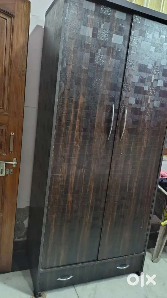 Wardrobe 6 feet