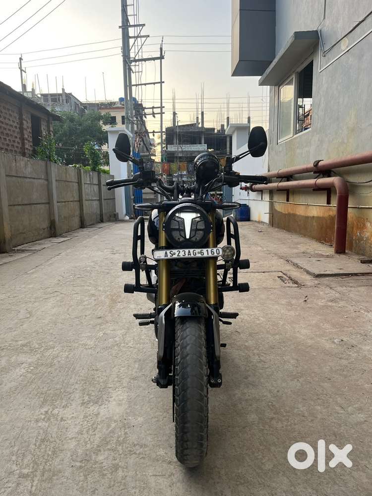 TVS ronin 225 base model black
