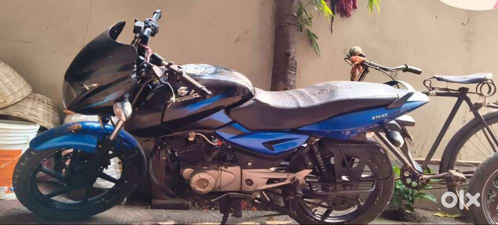 Pulsar 150 blue edition