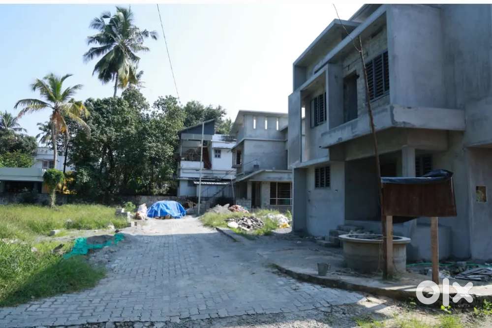 Land at Thammanam. 18 cents