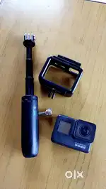 GoPro Hero 7 Black 4k with Stand, Case, 2 batteries
