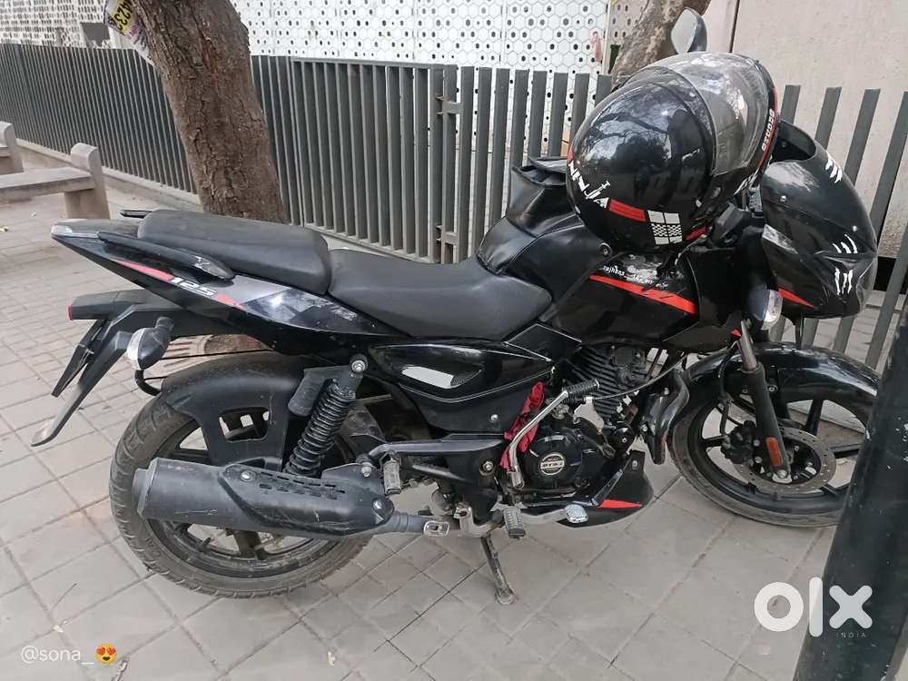 2022 
Model running 37547 first owner pune use bike service service