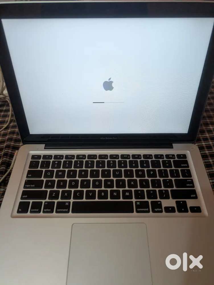 Apple mac book pro core i5 only 17000