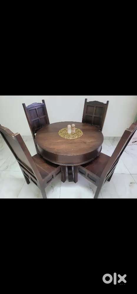 Round Dinning Table