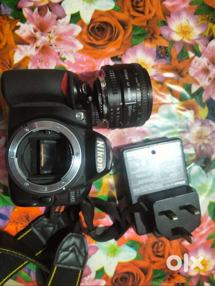 Nikon 3100 camera with 50mm lence. (Read descriptions)