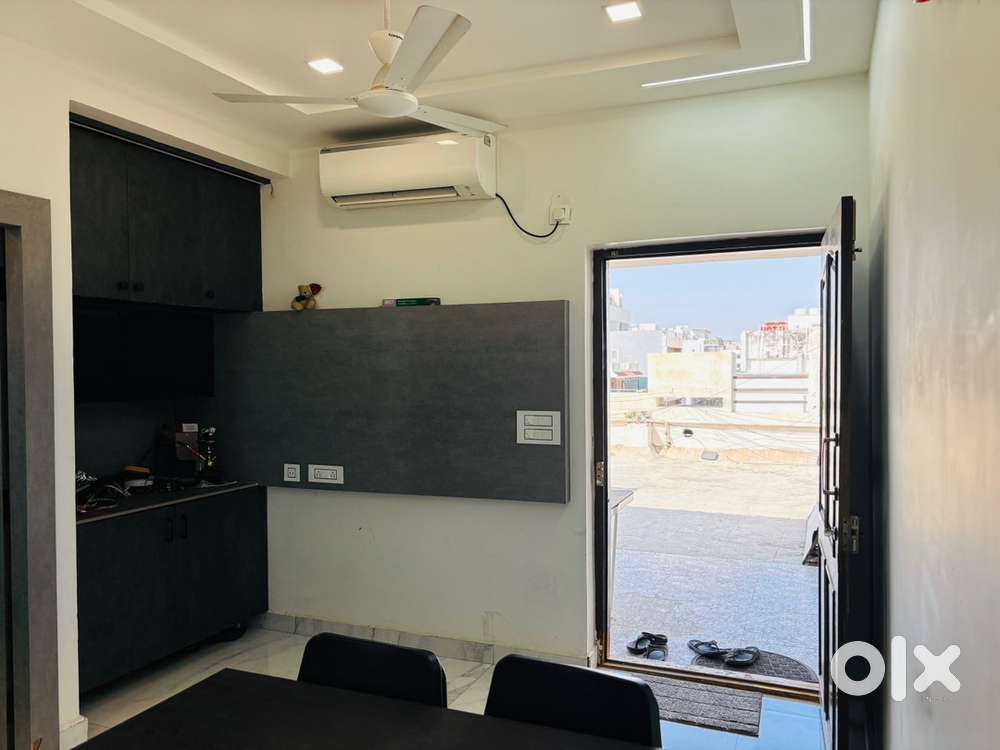 1 BHK Penthouse for Office Use – Ready to Move