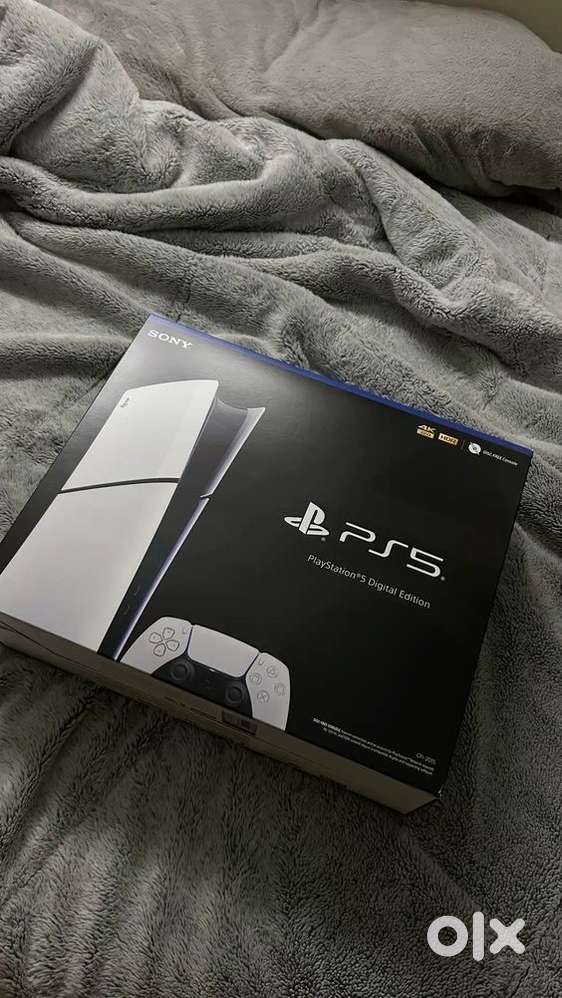 Ps5 degital edition with 2 controller + deluxe membership