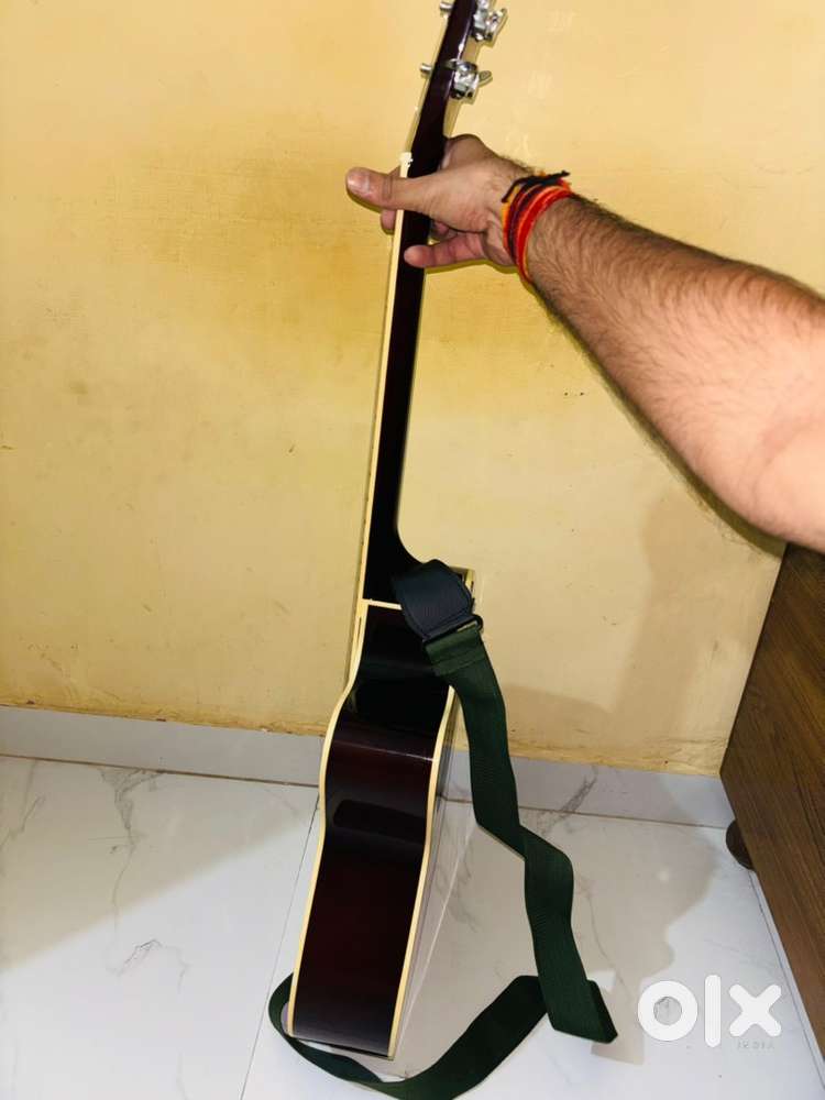 Acoustic Guitar in Excellent Condition Hardly Used