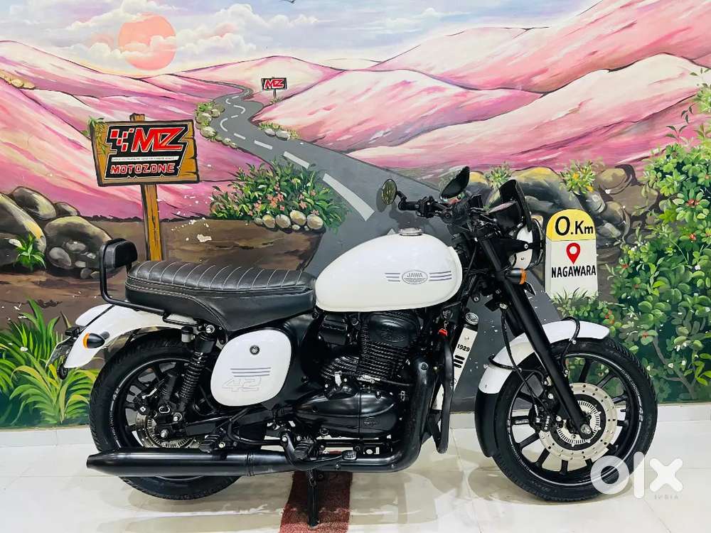 JAWA 42 DUAL DISC DUAL ABS WHITE COLOUR MODEL 2021