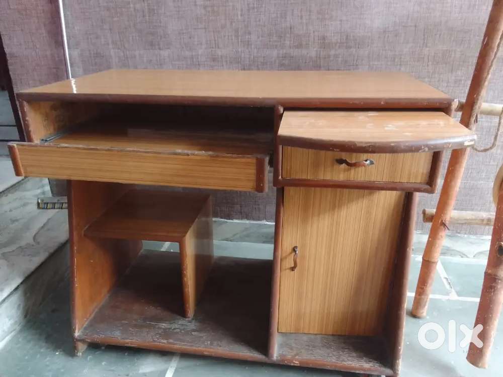 Computer table perfect condition