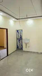 First floor house rent ke liye hai, 1.5km from Medical College