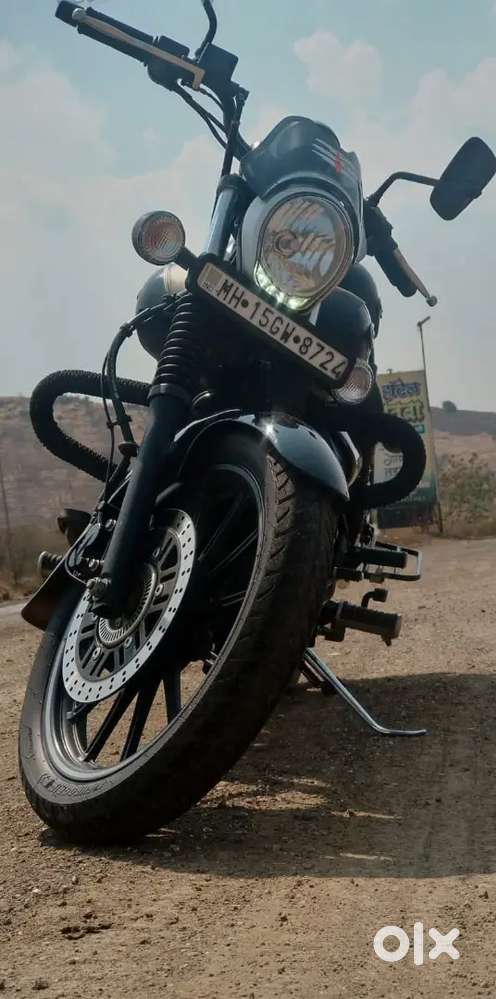Bajaj Avenger 160 Street.