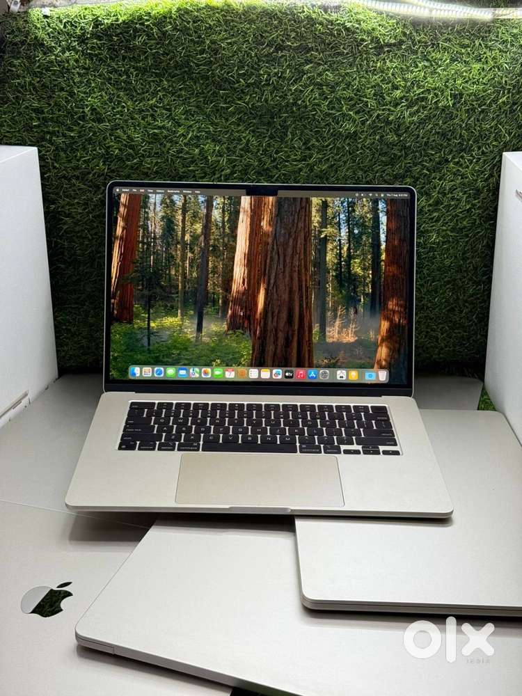 Apple Macbook Air (A3114) 8GB/256GB Excellent Condition With Box