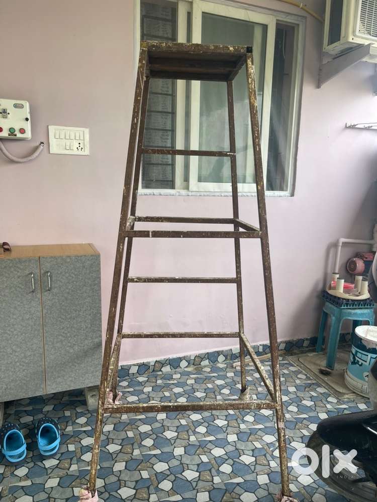 6feet iron stool for construction work is for sale