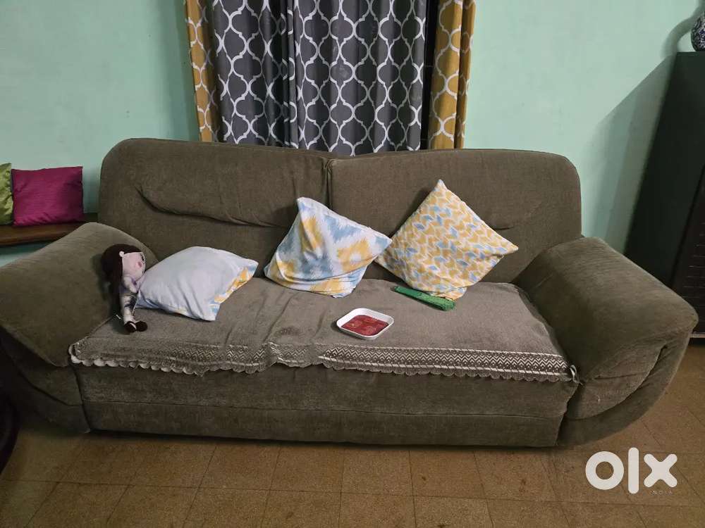 3 years old sofa set 3 plus 2 in a good condition