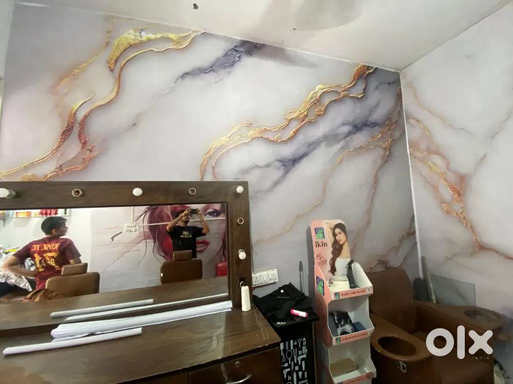 Expert beautician for ladies saloon