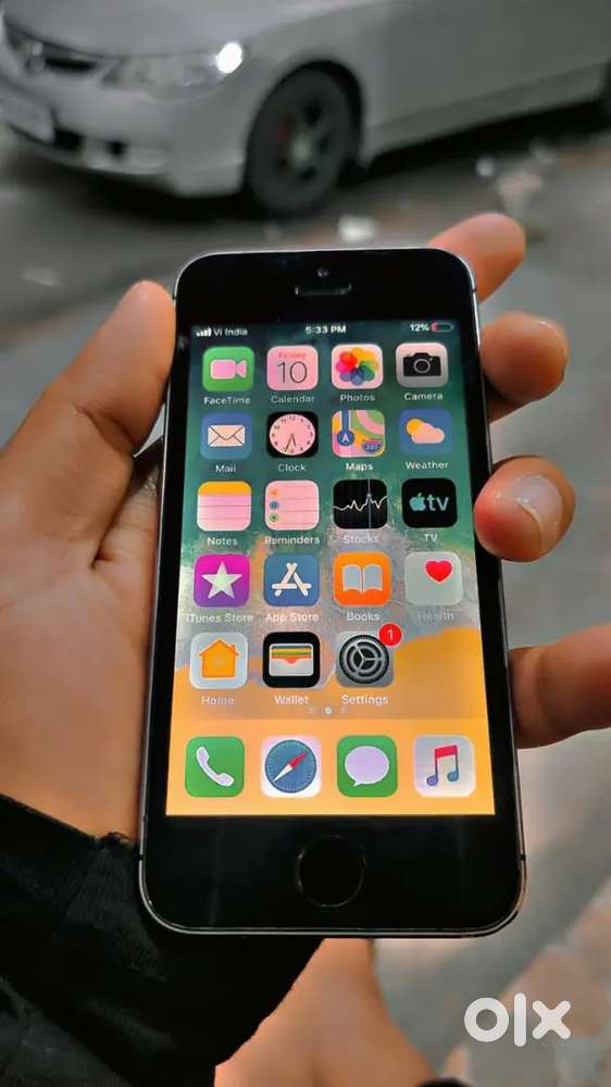 Iphone 5S 16gb neat condition no scratches and dents with charger