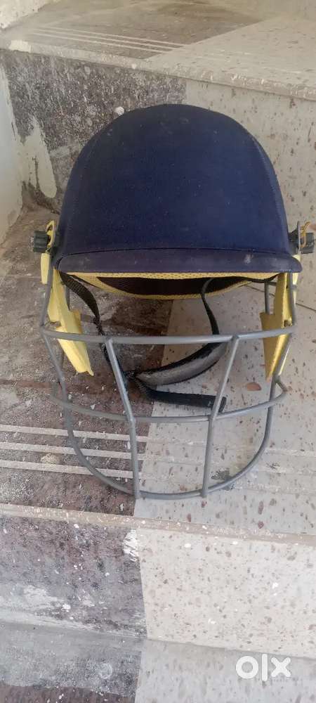 Cricket helmet