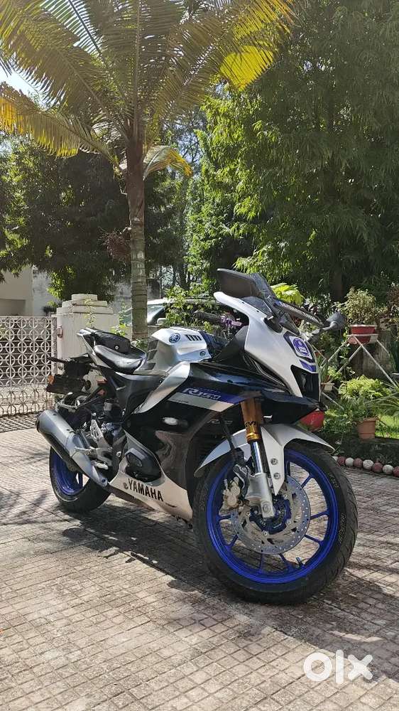 R15M with Colour TFT LCD & Quick Shifter