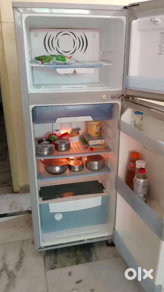 Frige 280 liter godrej company best condition