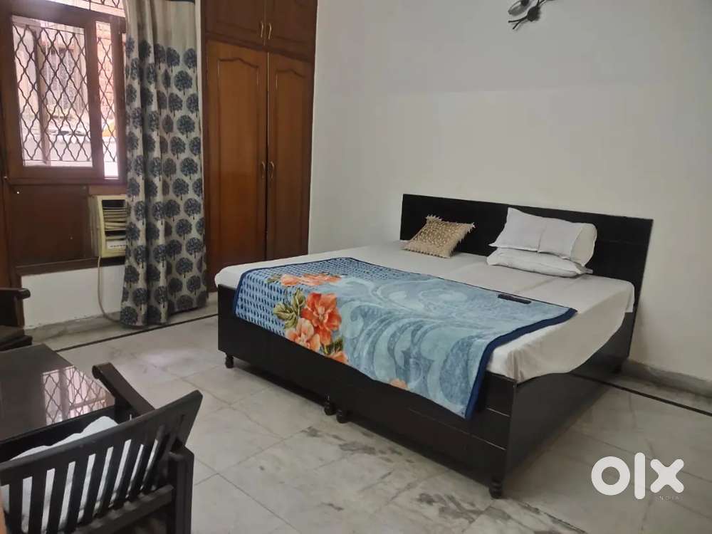 NO BROKERAGE 500+ Fully Furnished Boys PGs with meals in Noida!