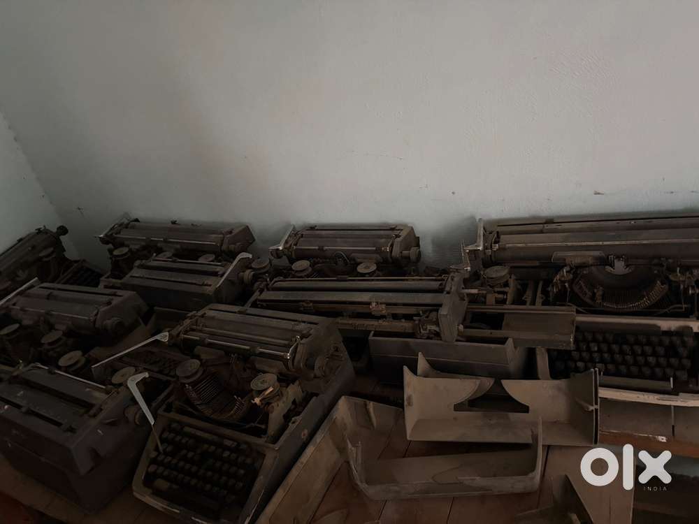 Good condition machine type writer machine