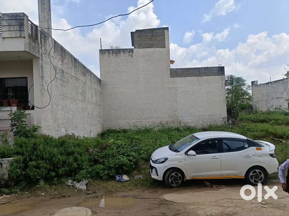 Aura petrol CNG 2024 model 1st owner