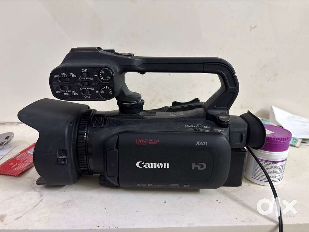 Canon XA11