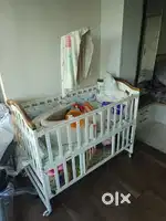 Baby cot bed with weels