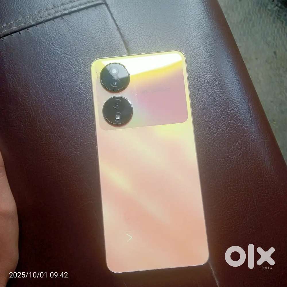 Vivo y100A 5G 8gb 128 gb gold colour in good condition 2 year old