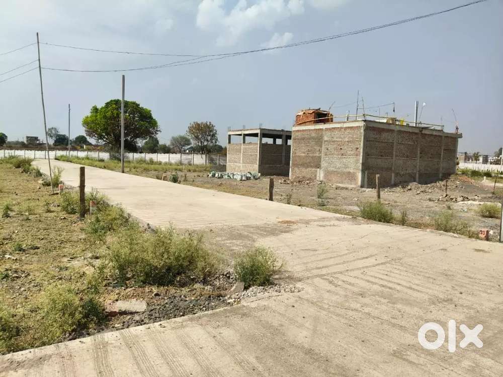 Bhanpur bridge se 2.k.m.duri pr plots available ..(registry free)