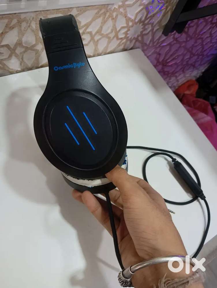 Cosmic byte headphones