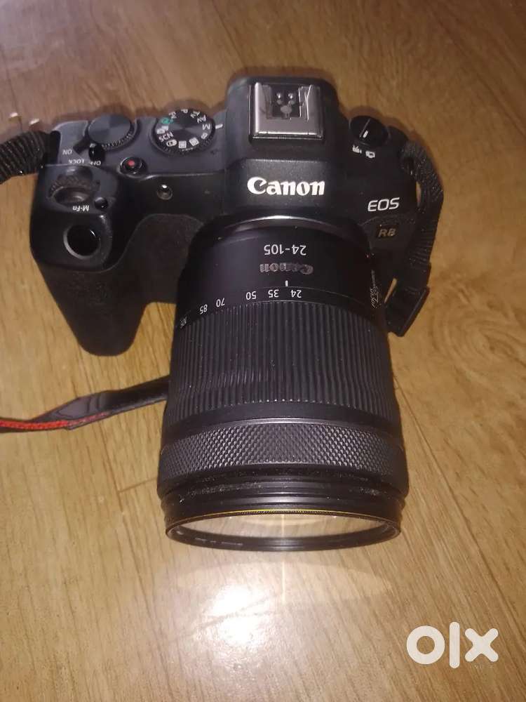 Canon R8 camera with 24-105 lens