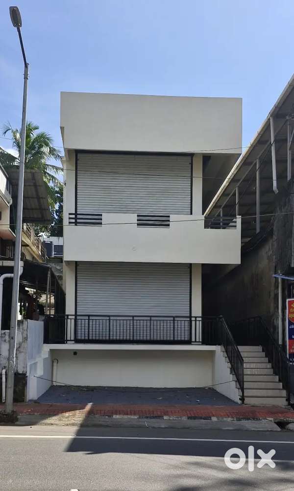 Commercial Building for rent
