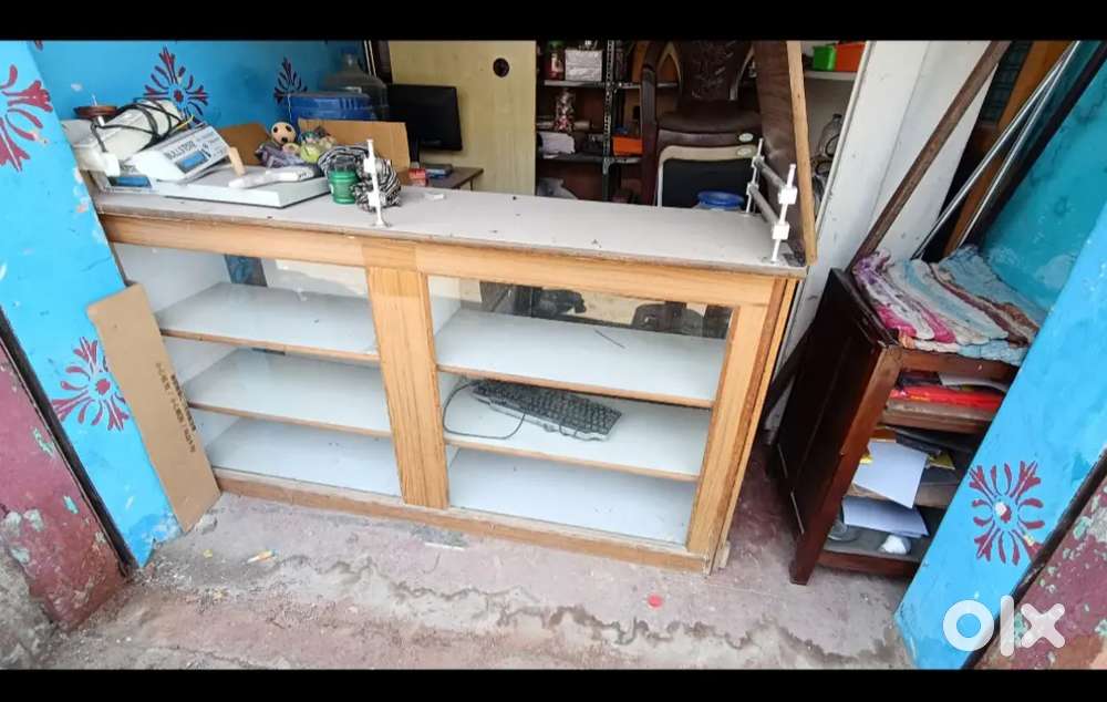 Computer table showcase