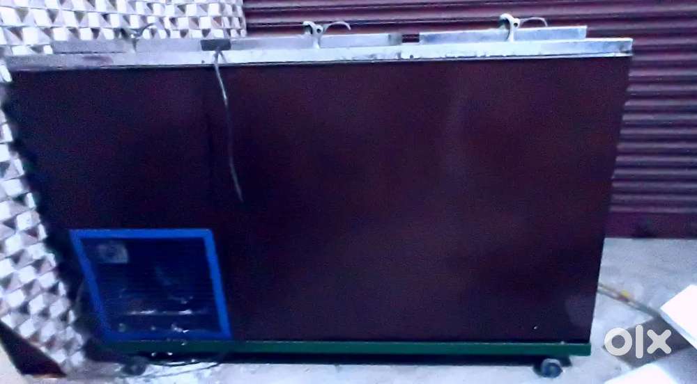 Deep Fridge For Shop with heavy metal stand and without transformer