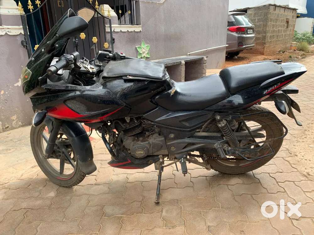 Pulsar 220i F