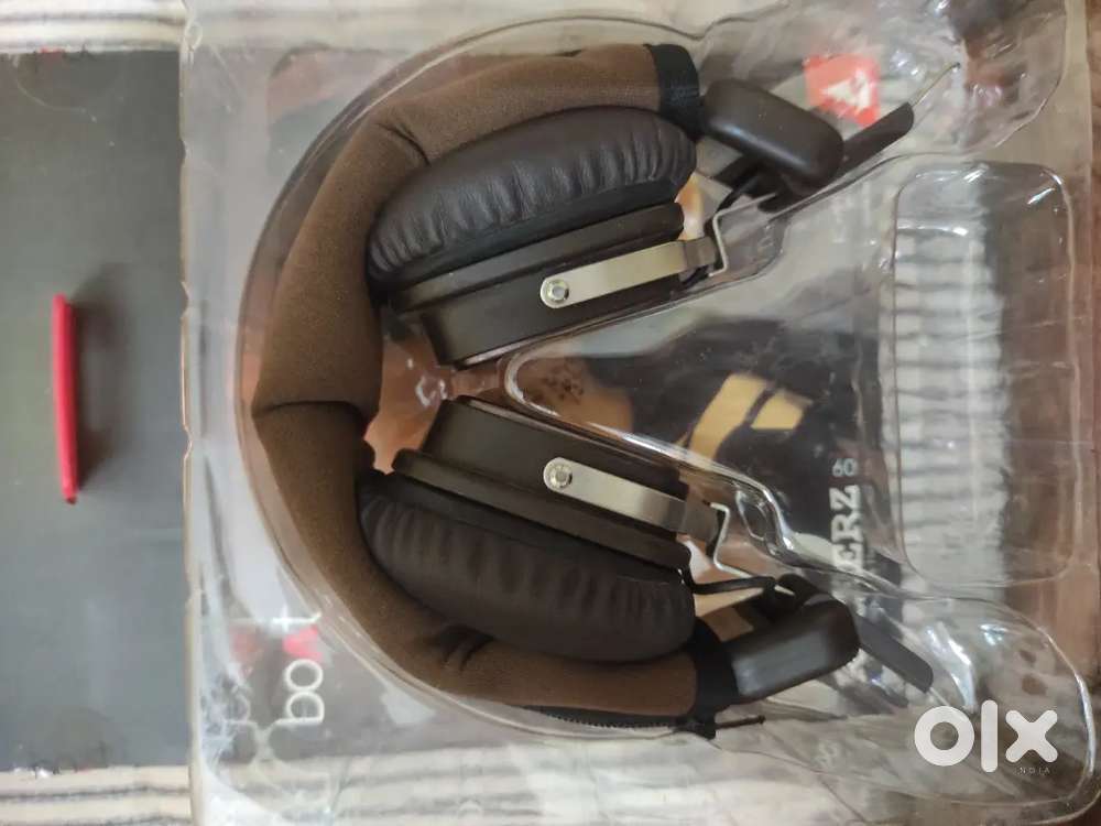 boAt Rockerz 600 Wireless Bluetooth On Ear Headphones with Mic