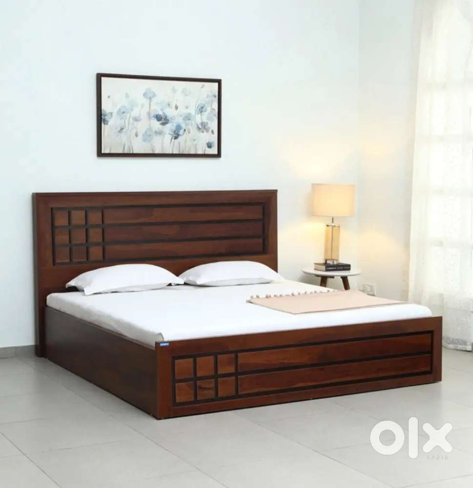Queen Size bed in Sheesham finish with hydraulic storage