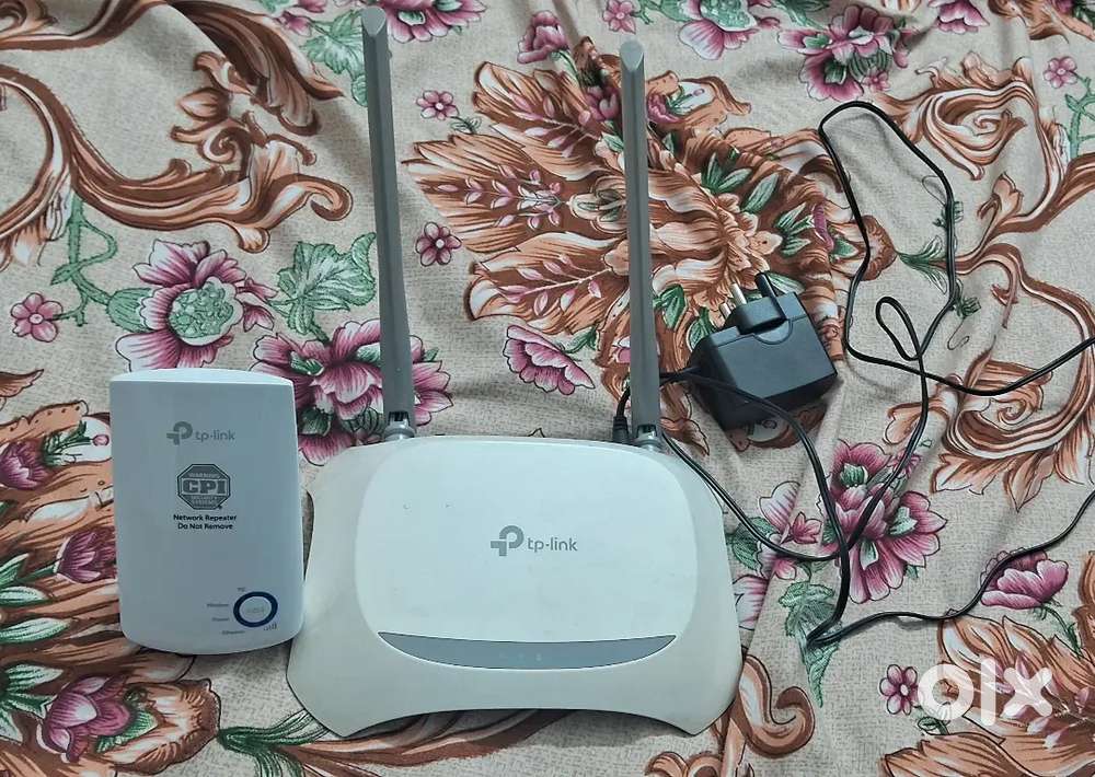 TP Link router and Extender