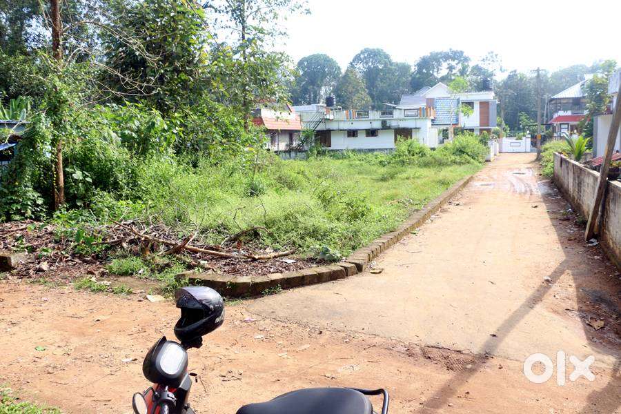 House plot 6 cents near Ettumanoor-Vempally 2.25 lakh/cent